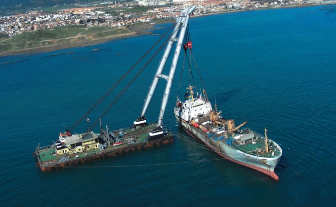 Heavy lift & Barges