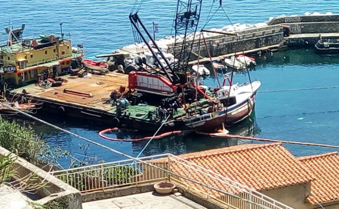 Recuperato peschereccio a Gorgona Isola