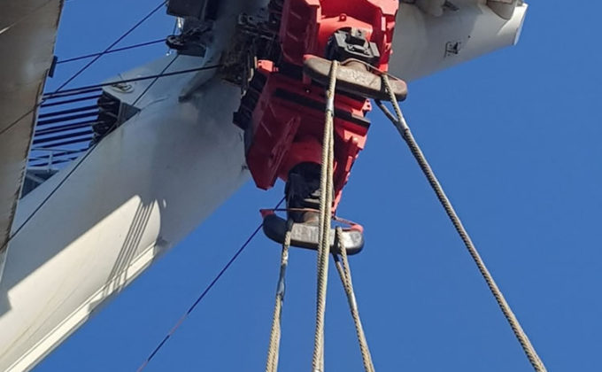 Preview ofsheerlegs_iitalia_to_position_new_spud_carrier_in_croatia_024
