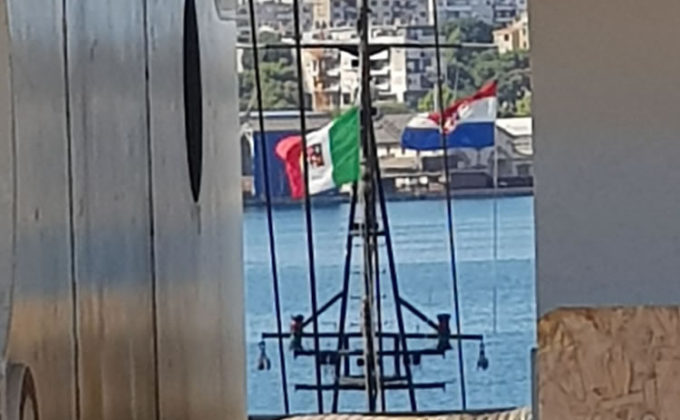 Preview ofsheerlegs_iitalia_to_position_new_spud_carrier_in_croatia_030